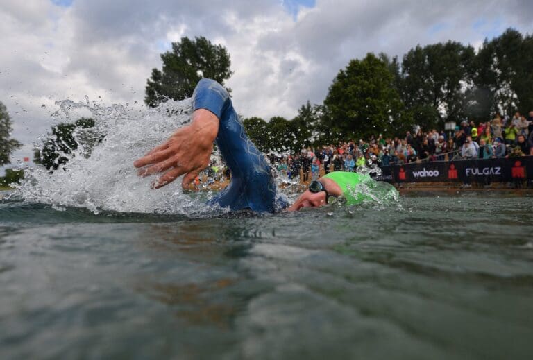 Die letzten Schwimmmeter in Stadion-Atmosphäre