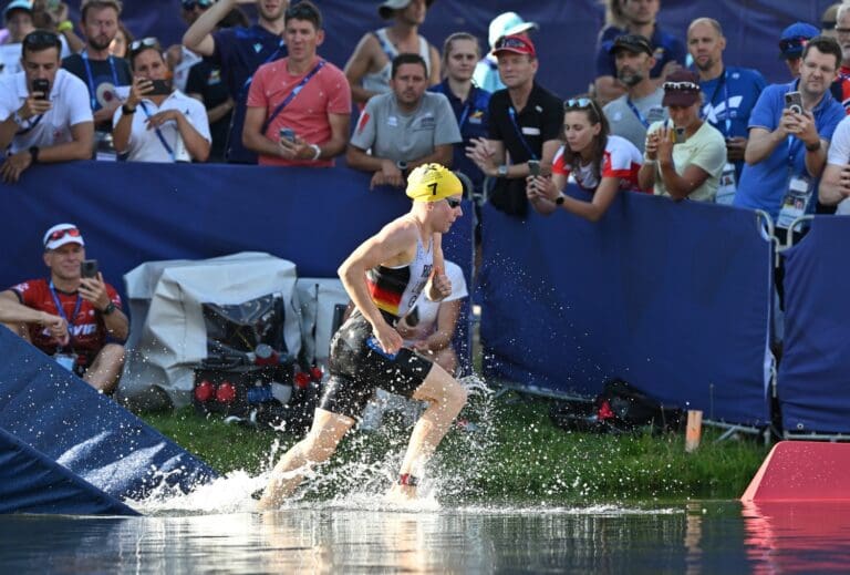 Laura Lindemann als Leaderin nach 750 m am Australian Exit