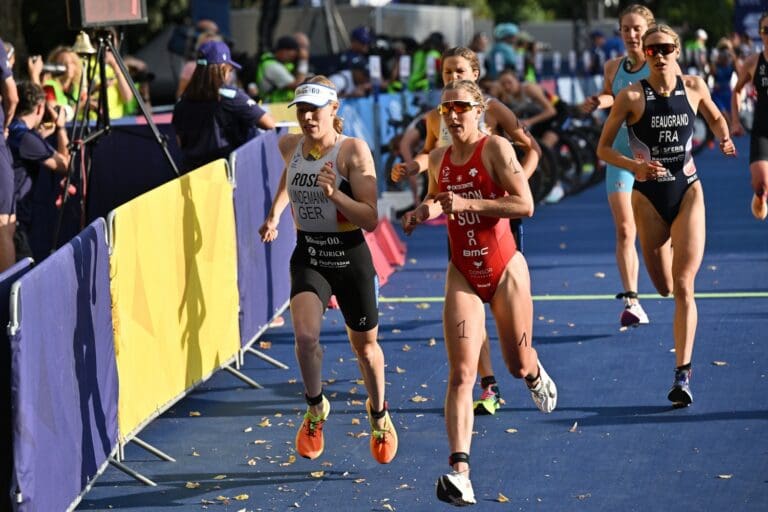 4 schwere Runden mit dem Anstieg am Olympiaberg stehen auf dem Programm: Laura Lindemann läuft trotzdem gleich mal offensiv an.