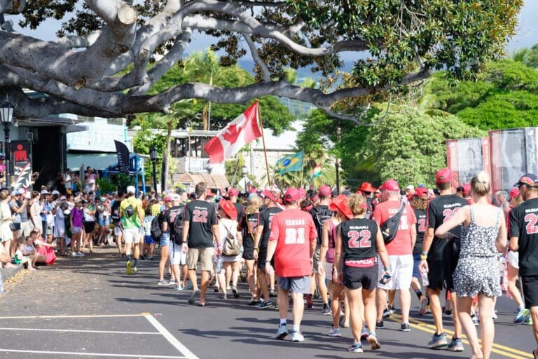 Am Samstag sind das die letzten Meter. Ist der große Banyan Tree mal erreicht, sind es keine 200 m mehr bis zum Zielteppich