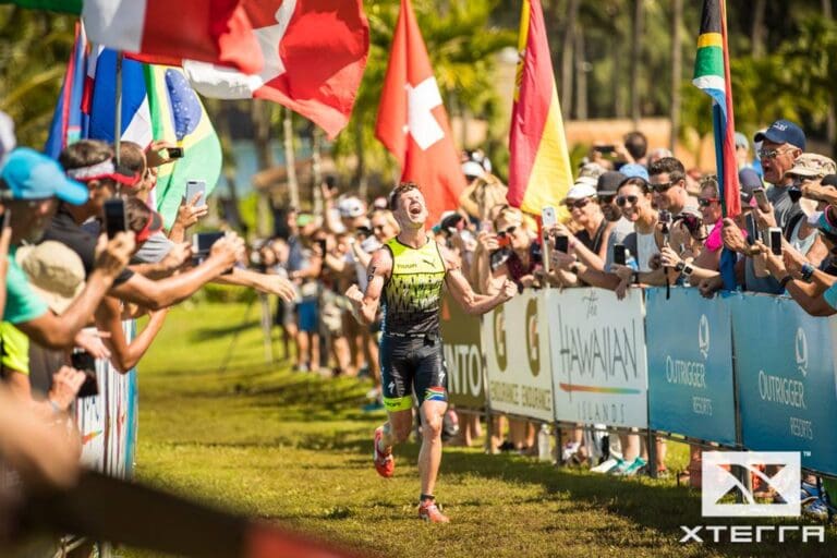 Bradley Weiss feiert seien Xterra WM-Titel