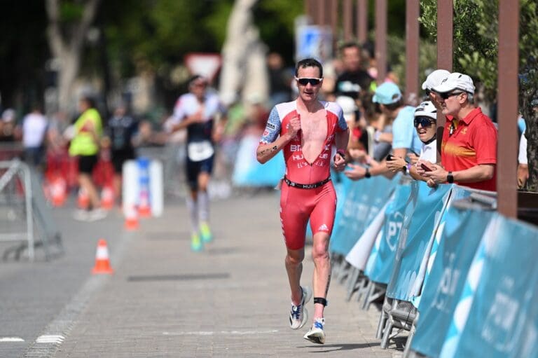 Alistair Brownlee bricht ein und wird gleich von seinem Erzkonkurrenten Jan Frodeno überholt