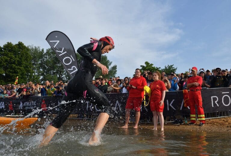 Lucy Charles-Barclay setzte sich beim Schwimmen ab