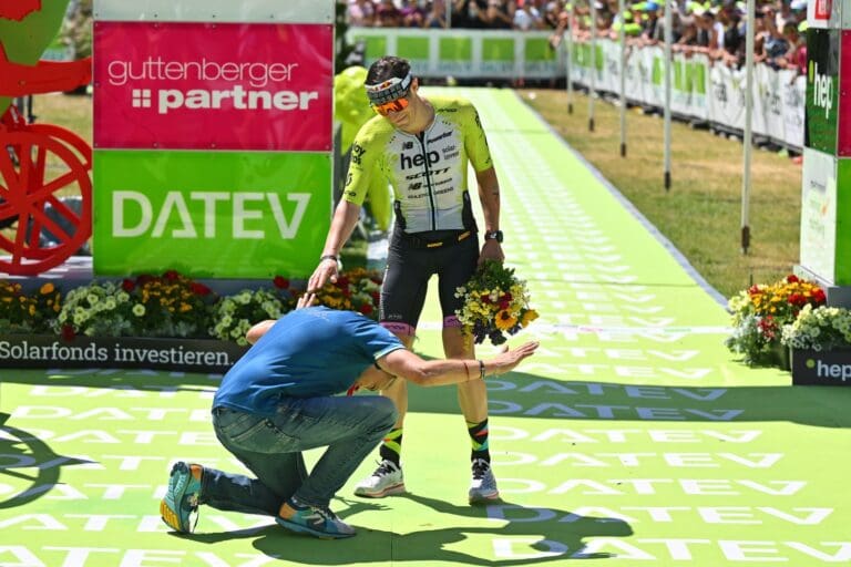 Vor der Karriere von Sebi Kienle verneigt sich auch Renndirektor Felix Walchshöfer.