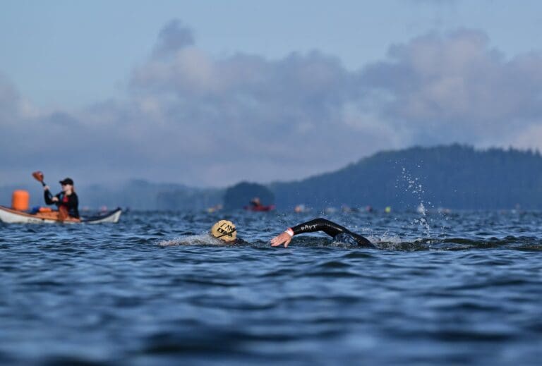 Der Vesijärvi See war beim Prerace-Schwimmen nahezu spiegelglatt