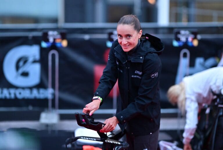 Laura Philipp bei den finalen Startvorbereitungen