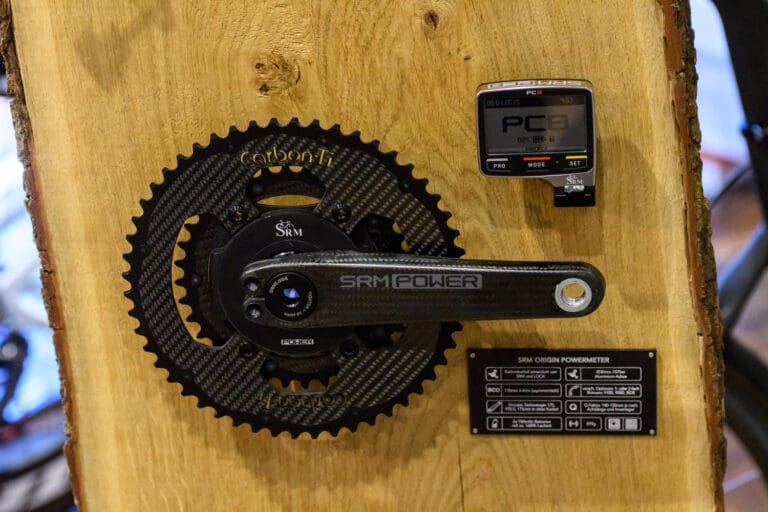 SRM Powermeter im edlen Carbon-Design: Entwickelt in Zusammenarbeit mit Look