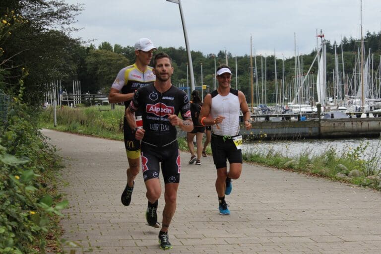 Ein kleinwenig IronmanWar: Till Schramm und Christian Altstadt waren rund 200 km auf Augenhöhe, dann zog Schramm davon