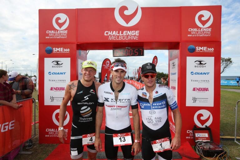 Das Männerpodium bei der Challenge Melbourne 2016: Per Bittner, Todd Skipworth und Leon Griffin (v.l.)