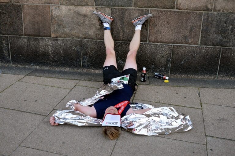 Ein langer Ironman-Tag geht in Kopenhagen langsam zu Ende - Bein hoch und Hang Loose