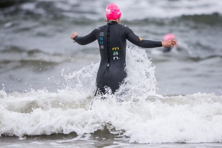 Hoher Seegang - nicht unbedingt die Lieblingsbedingungen der Triathleten