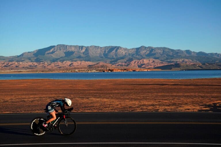 Die ersten Radkilometer entlang des Sand Hollow Reservoirs