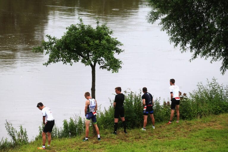 Typische Vorstart-Nervosität: Ob das zu einer Verschärfung der Hochwasser-Situation in der Mosel führte?