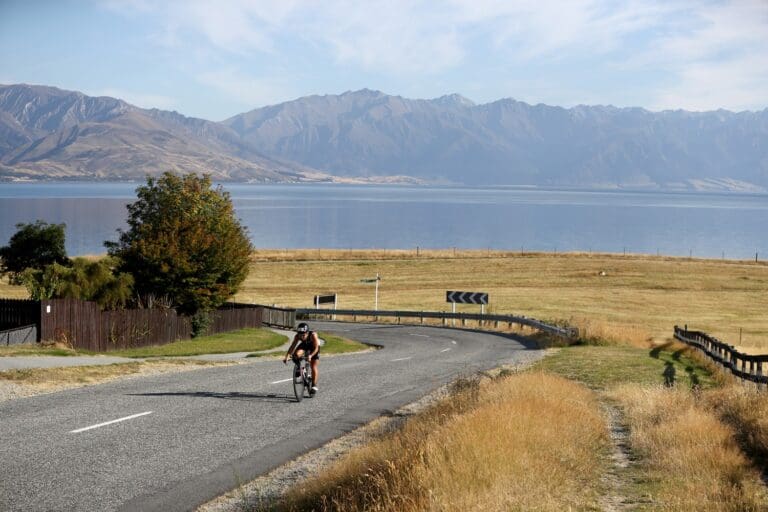 Reizvoll und anstrengend: Auf dem Radkurs der Challenge Wanaka stellen sich gut 1.600 Höhenmeter den Athleten in den Weg.