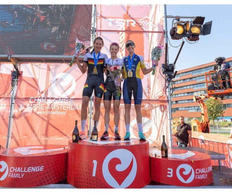 Das Podium der Frauen bei der Challenge Almere-Amsterdam 2022