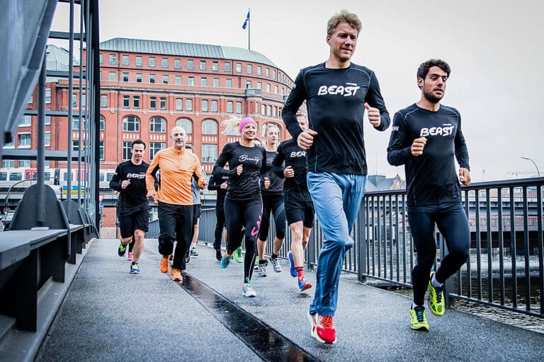 In der Speicherstadt in Hamburg drehte die currexSole-Crew beim Teamtreffen eine lockere Runde