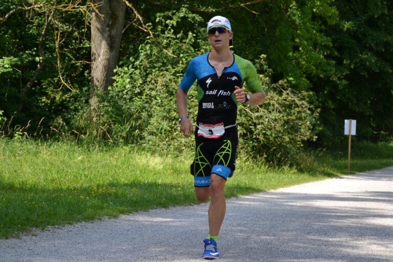 Frederic Funk nimmt die abschließenden 20,2 km als Führender in Angriff