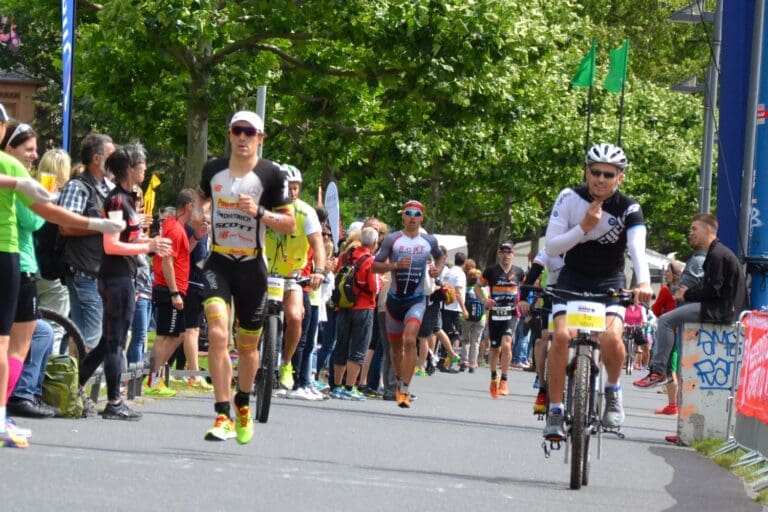 Das Duell der Bilek-Schüler: Sebastian Kienle ging knapp vor Andi Böcherer auf die Laufstrecke