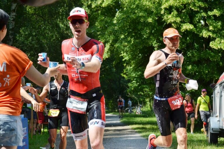 Els Visser auf dem Weg nach Missen. 100 m dahinter folgt Daniela Bleymehl