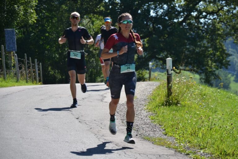 Lokalmatadorin Tamara Hitz auf dem Weg zu Rang 6 auf der Classic-Distanz