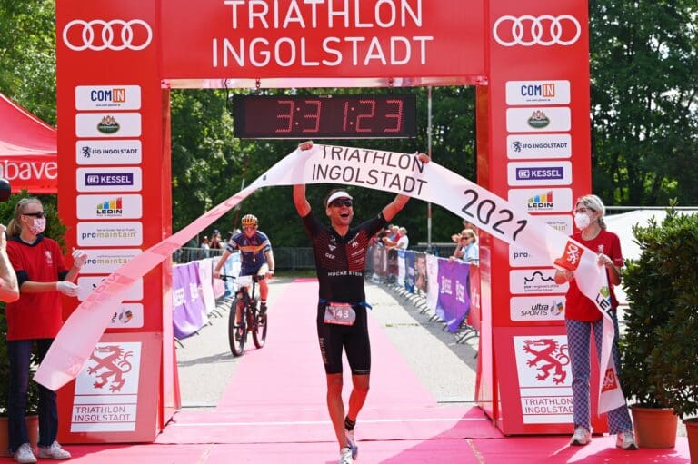 Simon Huckestein gewinnt die Mitteldistanz beim Triathlon Ingolstadt 2021