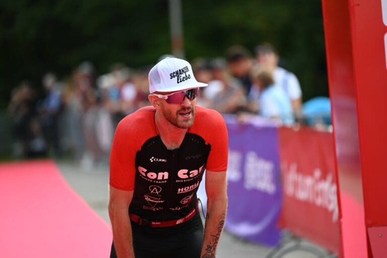 Sebastian Mahr schleppt sich als Siebter ins Ziel - die Roth-Nachwehen lassen grüßen