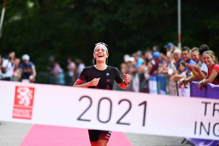 Was für eine Freude: Elena Illeditsch holt sich den Mitteldistanz-Sieg