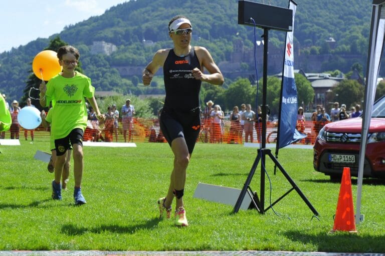 Anne Haug auf dem Weg zum Start-Ziel-Sieg in Heidelberg