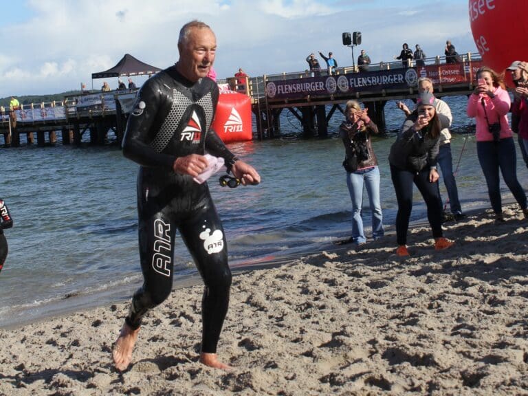 OstseeMan-Chef Reinhard Husen stellte sich diesmal selbst seinem Rennen - der lange Raceday sollte für den Oldie bis Mitternacht dauern!