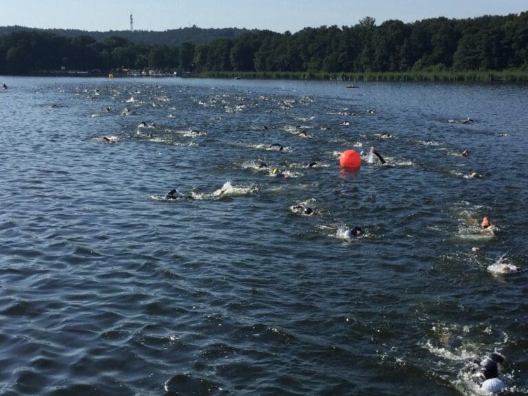 Viel Platz auf der Schwimmstrecke im Müggelsee