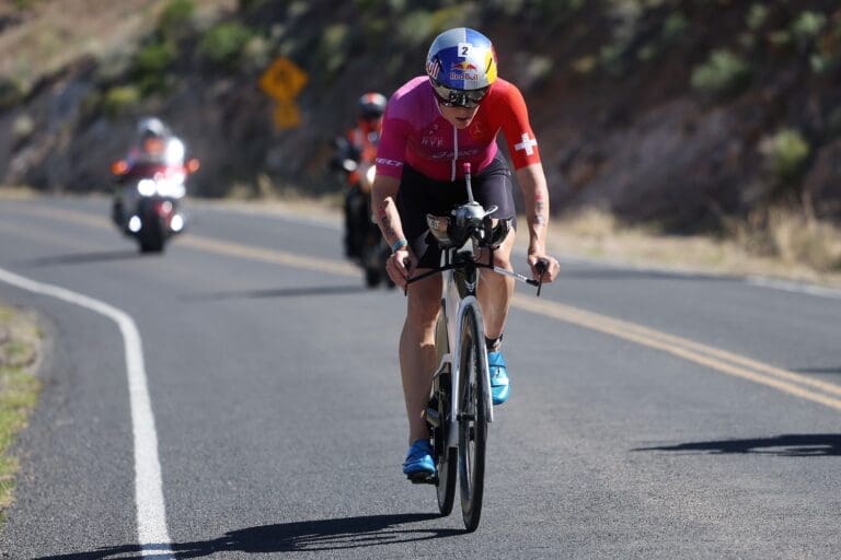 Daniela Ryf wie zu ihren besten Zeiten: In 4:37:47 Stunden fuhr sie die klare Tagesbestzeit auf dem Rad.