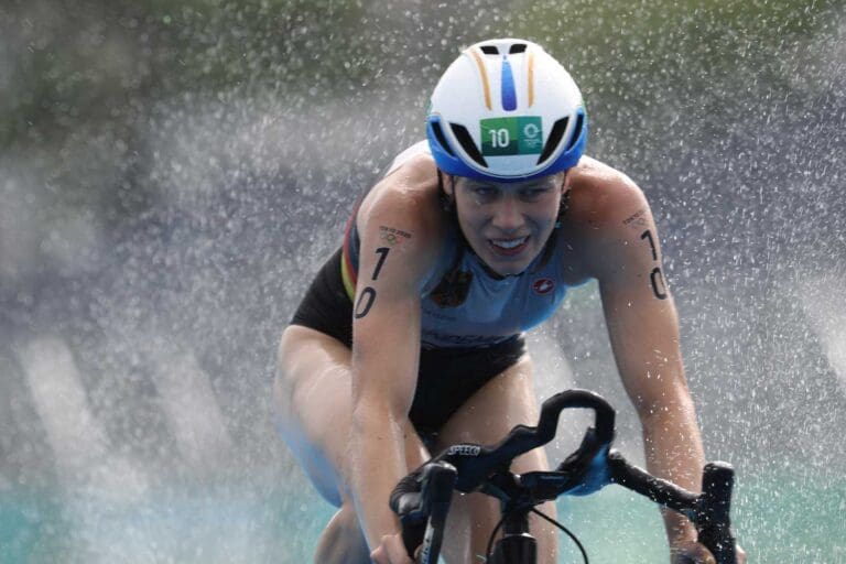 Laura Lindemann in der Tokioter Regengischt