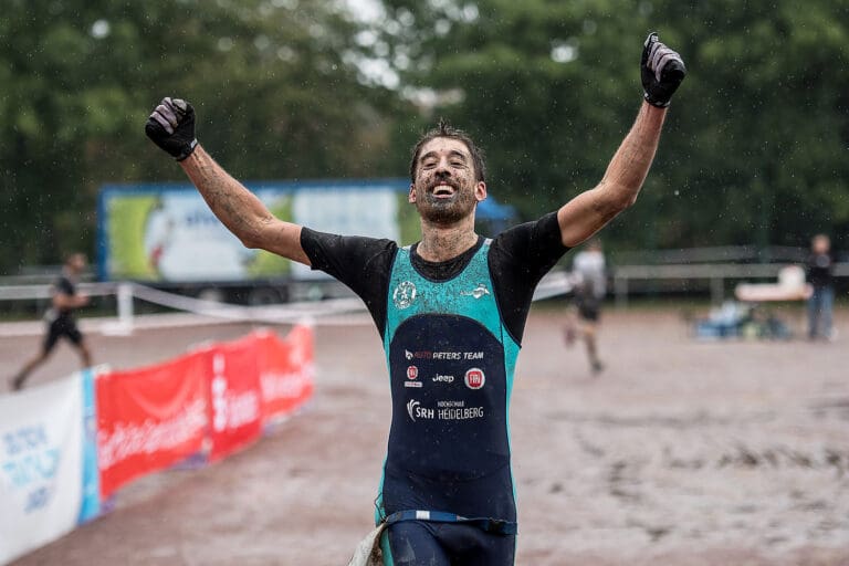 Gesamtsieger Maximilian Saßerath beim Zieleinlauf