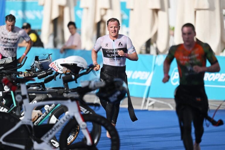 Kristian Blummenfelt verliert beim Schwimmen eine Minute auf die Spitze