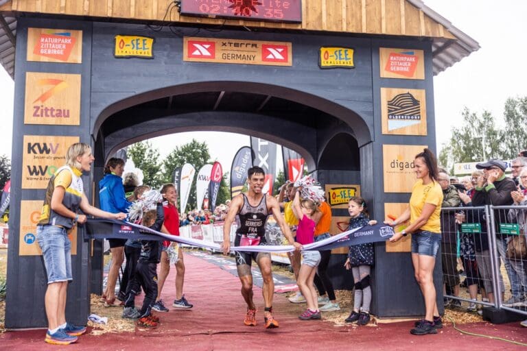 Arthur Serrieres gewinnt den Xterra Germany 2022 am O-See