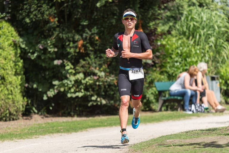 Alexander Schilling beim Feldmarksee-Triathlon 2016 in Sassenberg