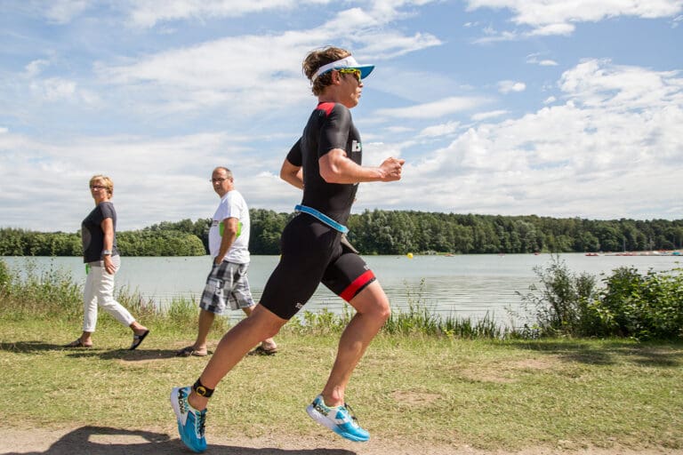 Alexander Schilling beim Feldmarksee-Triathlon 2016 in Sassenberg