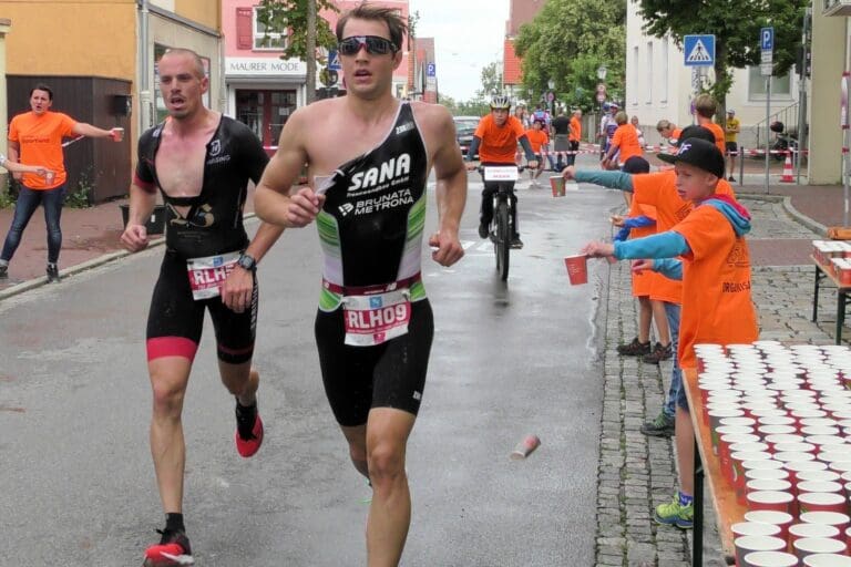 Enge Positionskämpfe auf der Laufstrecke in der Schongauer Altstadt