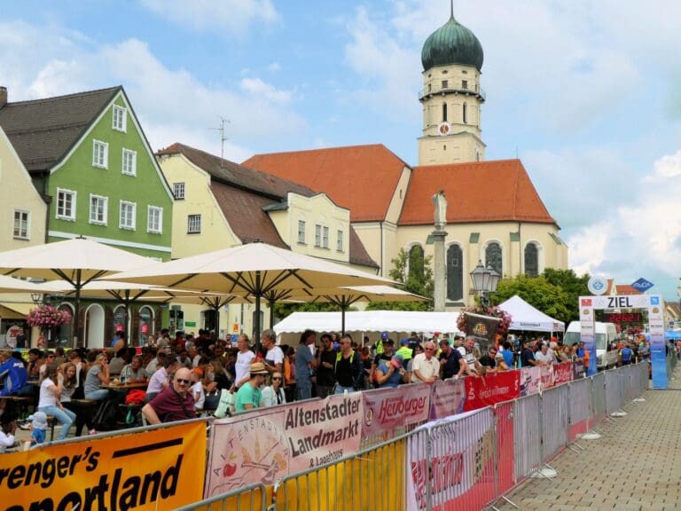 Tolle Kulisse beim Zeileinlauf auf dem Schongauer Marienplatz