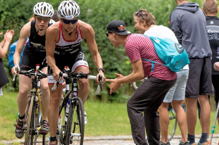 Die Zuschauer sind beim Schongau Triathlon ganz nah dran