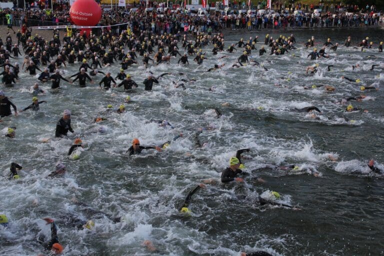 Schwimmstart zum Stadler Erkner Triathlon 2018