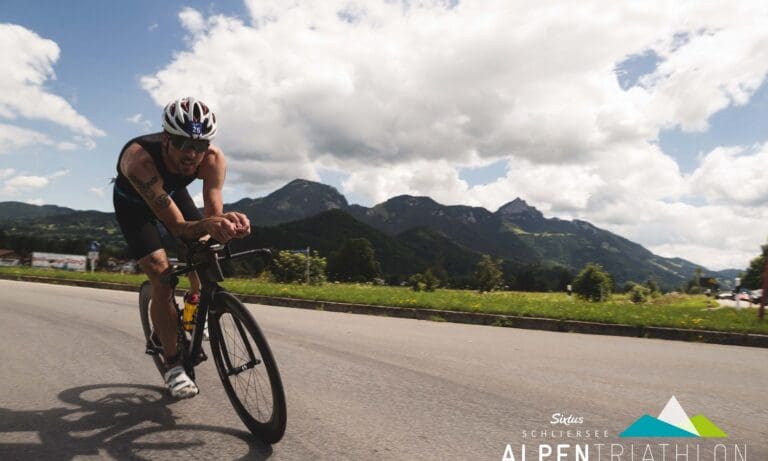 Niclas Bock auf dem Weg in Richtung Spitzingsattel. Dort sollte Bocki auch die "Climb-Bestzeit" vorlegen