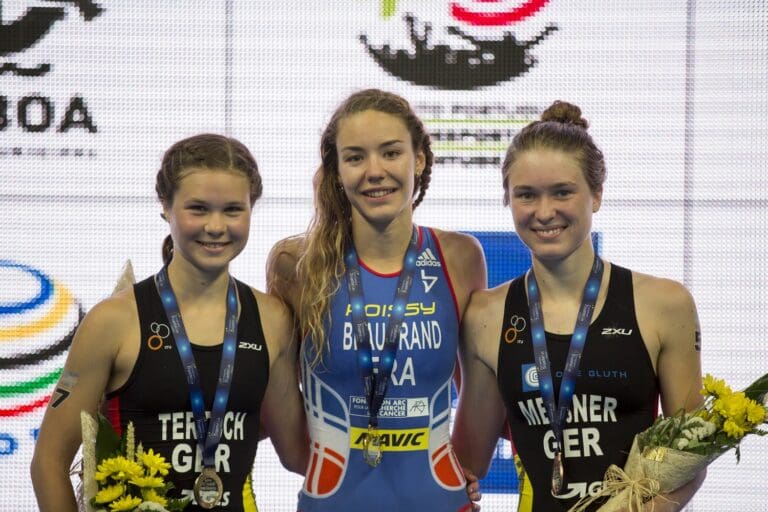 Das Podium der Juniorinnen bei der ETU Kurzdistanz EM 2016 in Lissabon: Lisa Tertsch, Cassandre Beaugrand und Lena Meißner (v.l.)