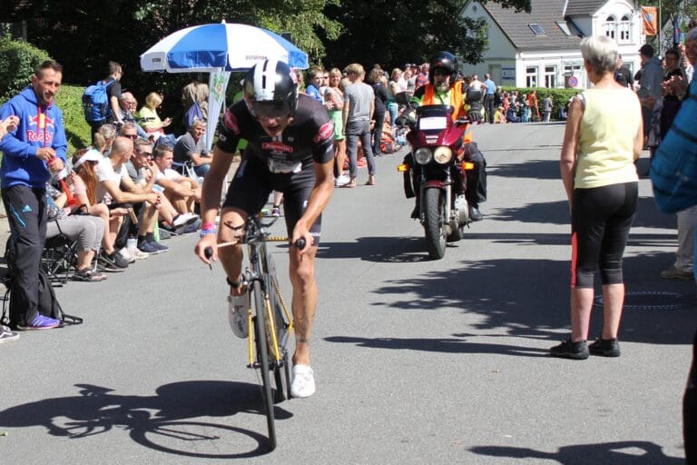 Till Schramm fuhr auf dem Rad einen Vorsprung heraus