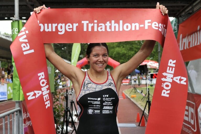 Karoline Brüstle drehte auf der Laufstrecke richtig auf und holte sich den Sieg beim Römerman 2018