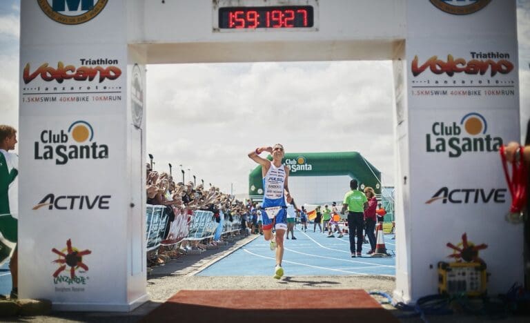 Kenneth Vandendreissch  gewinnt den  32. Volcano Triathlon