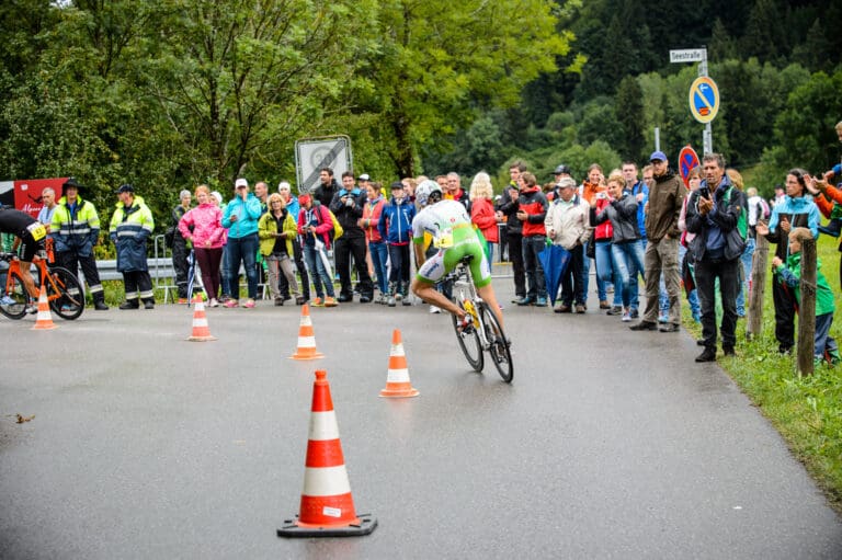 Nach 1:14:30 Fahrzeit bog Faris Al-Sultan in die 2. Wechselzone am Großen Alpsee ab