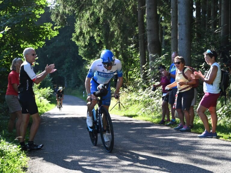 Patrick Lange auf den letztem Metern vor der "Cima Coppi" beim Allgäu Triathlon