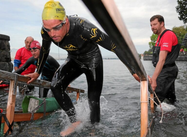 Schwimmausstieg nach der Seequerung des Thunersees