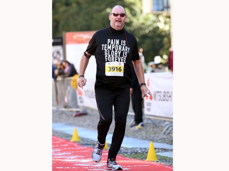 Geschafft: Urs Bärtschi im Ziel beim 10 km Lauf in Ascona - im Rahmen des Locarno Marathon